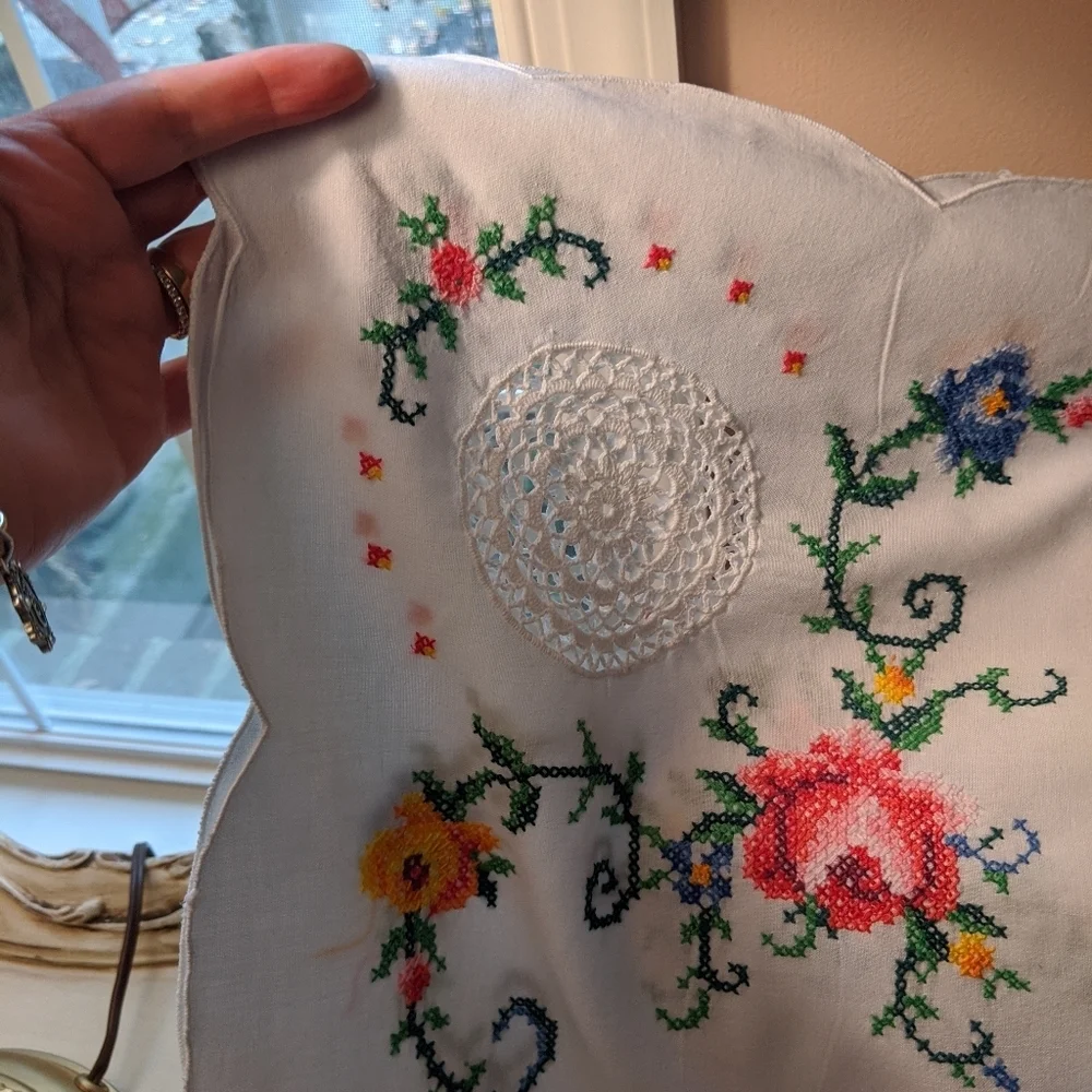 Handmade Italian Lace Bed Cover Embroidered - Picture 5 of 7